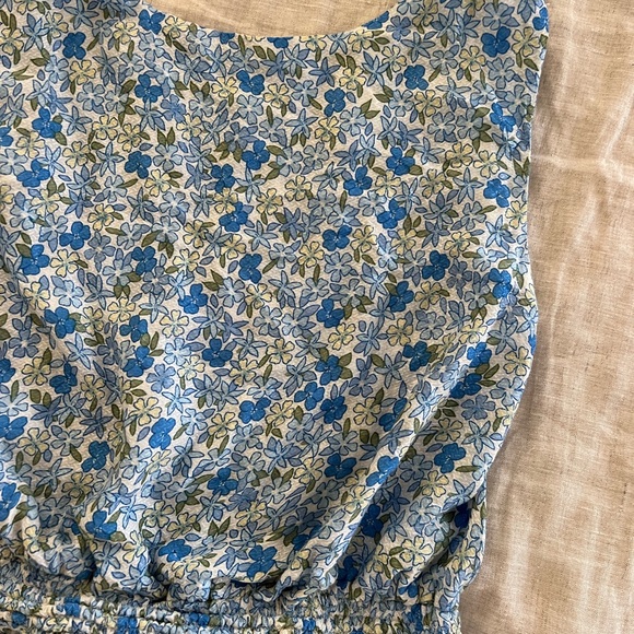 Open Back Floral Tank 💙 - Picture 2 of 4